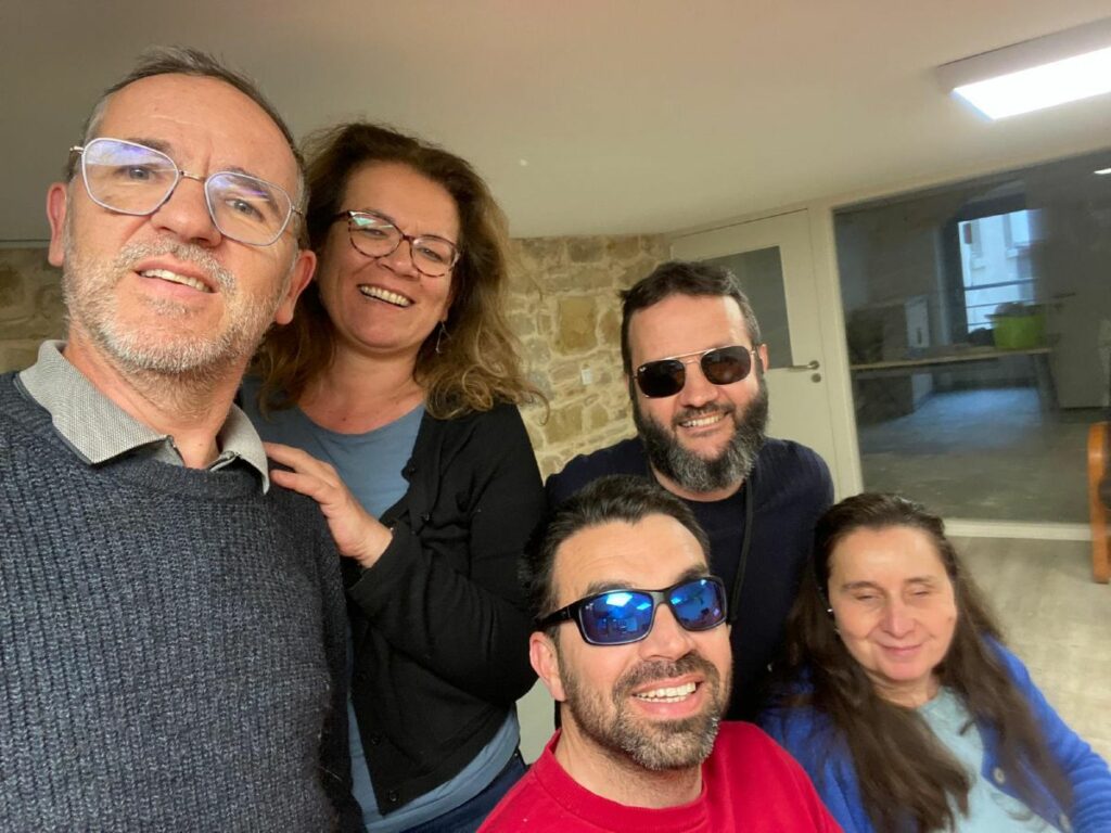 les membres du bureau au travail avec de gauche à droite Yann Jallerat, Delphine Brunier, Pierre-Marie Micheli, Boris Daix et Karine Garnier